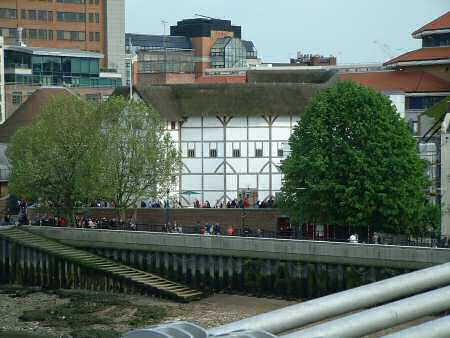 External view of the Globe from the Millennium bridge